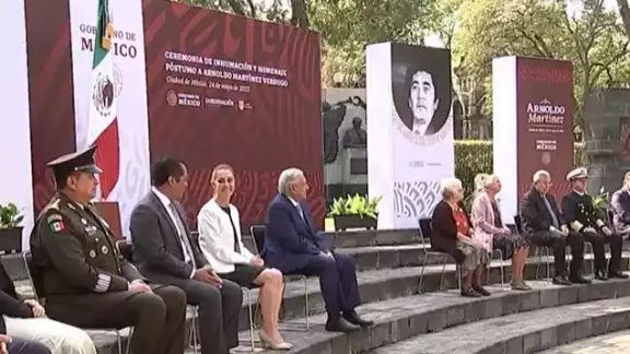 AMLO encabeza el homenaje a Arnoldo Martínez en la Ciudad de México AMLO encabeza el homenaje a Arnoldo Martínez en la Ciudad de México