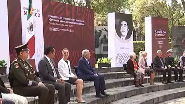 AMLO encabeza el homenaje a Arnoldo Martínez en la Ciudad de México