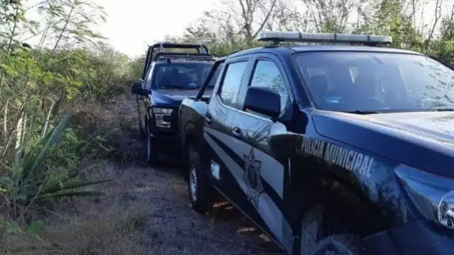 El cuerpo del hombre fue hallado por una persona que caminaba sobre la vereda