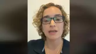 La mujer pidió ayuda en redes sociales para salir del país junto a sus dos hijos