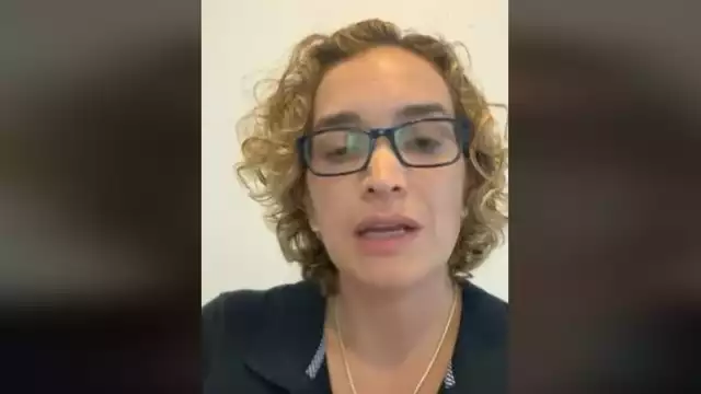 La mujer pidió ayuda en redes sociales para salir del país junto a sus dos hijos