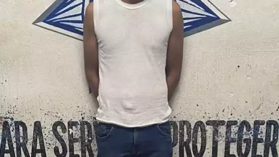 Unidad canina identifica a un hombre con varias dosis de droga tras una revisión en un filtro de seguridad