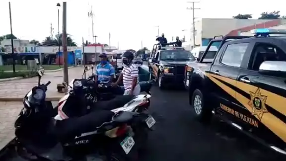 Pobladores aseguran que los detenidos solo tomaban fotos de la manifestación que realizaban. Foto: Alfredo Canto May