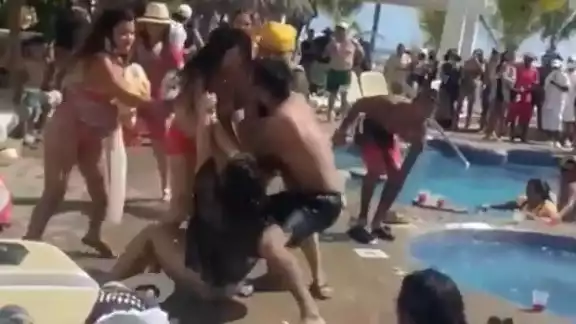 Una discusión termino en una pelea campal entre varios huéspedes del Hotel Riu de Mazatlán Una discusión termino en una pelea campal entre varios huéspedes del Hotel Riu de Mazatlán