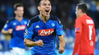 El delantero mexicano marcó con remate de cabeza a pase de Zielinski en los primeros 4 minutos del partido de la Fase de Grupos