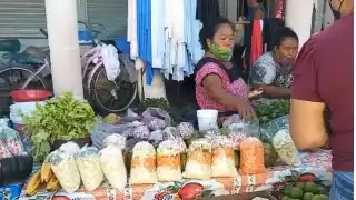 Los comerciantes de verduras y frutas comentan que las ventas han mejorado en estos días