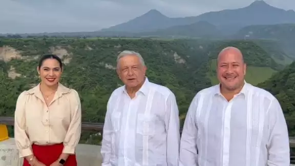 El puente tiene una longitud de 500 metros y une a Colima con Guadalajara El puente tiene una longitud de 500 metros y une a Colima con Guadalajara