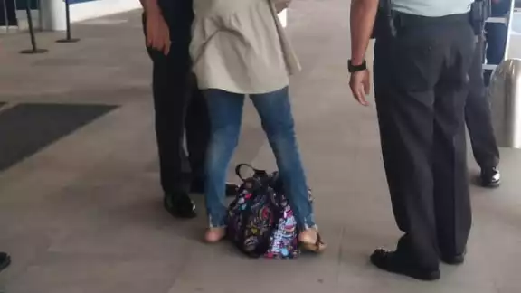 La mujer no contaba con el comprobante de la institución bancaria en la que aseguraba había retirado los miles de pesos. La mujer no contaba con el comprobante de la institución bancaria en la que aseguraba había retirado los miles de pesos.