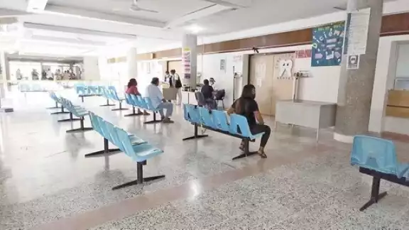 Al menos cuatro trabajadores del Hospital Comunitario de Candelaria presentaron reacciones Al menos cuatro trabajadores del Hospital Comunitario de Candelaria presentaron reacciones