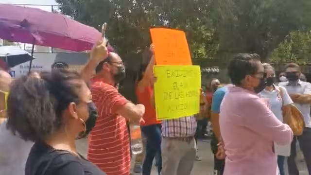 Los docentes se niegan a retirarse hasta no hablar con el titular de la Segey