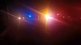 Incendian vehículo en Escárcega, se presume que dos personas estaban al interior