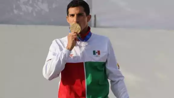 El trampolin 3m masculino espera al clavadista de Mérida, Yucatán El trampolin 3m masculino espera al clavadista de Mérida, Yucatán