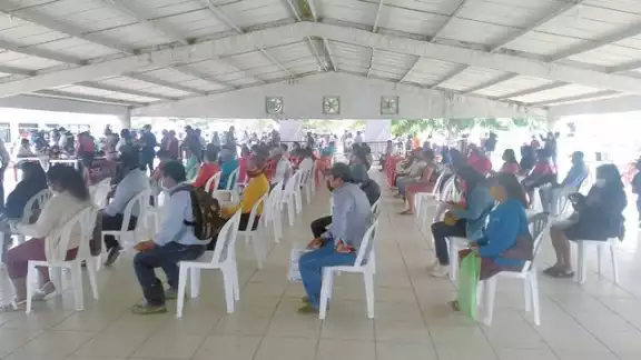 Ganaderos reciben ayuda tras inundaciones en Palizada Ganaderos reciben ayuda tras inundaciones en Palizada