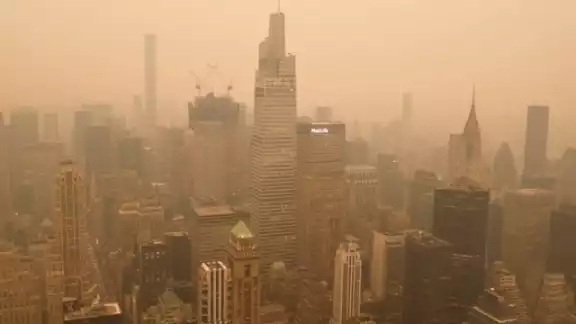 Reportan la peor calidad del aire en Nueva York desde los años 80