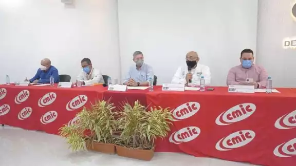 Empresarios pertenecientes a la Cámara se encuentran en la mejor disposición para colaborar en el proyecto. Empresarios pertenecientes a la Cámara se encuentran en la mejor disposición para colaborar en el proyecto.
