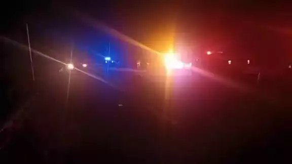 Incendian vehículo en Escárcega, se presume que dos personas estaban al interior Incendian vehículo en Escárcega, se presume que dos personas estaban al interior