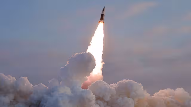 Corea del Norte dispara un misil balístico al mar de Japón