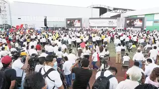 A pesar de las recomendaciones de salud, el candidato decidió realizar un evento multitudinario