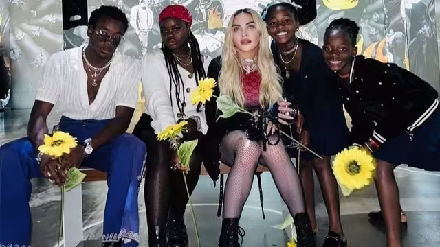 Madonna se presentó a la exposición inmersiva de Frida Kahlo en Chicago. Foto: Instagram @Madonna