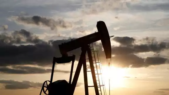 El primer pozo petrolero superficial fue perforado por el ingeniero de minas Antonio de Castillo en el Estado de Tabasco