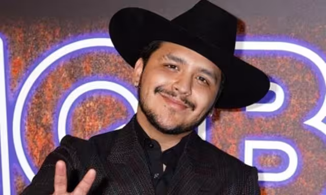 El cantante de moda del regional mexicano se sinceró en una entrevista para una revista