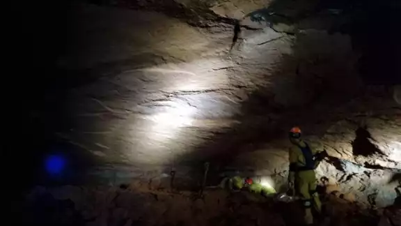 "El techo de la caverna cayó", dejando parte del grupo atrapado expuso uno de los ahí presentes