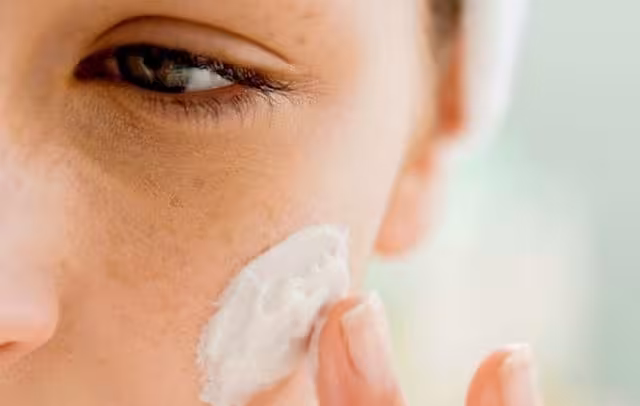 Lista de cremas que dañan la piel según la Cofepris