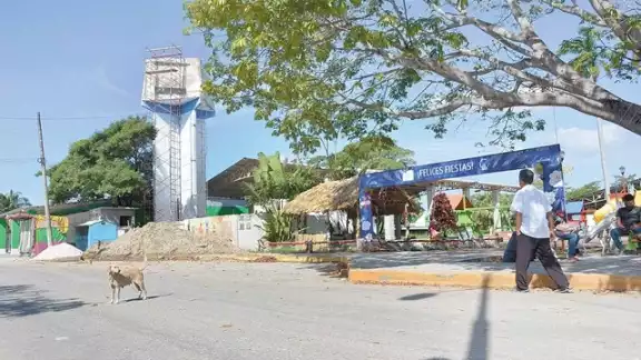 Tanque elevado de agua, peligro para familias en Ciudad del Carmen