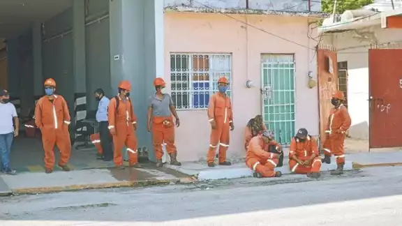 Los obreros denunciaron el incumplimiento del pago de salarios por más dos meses Los obreros denunciaron el incumplimiento del pago de salarios por más dos meses