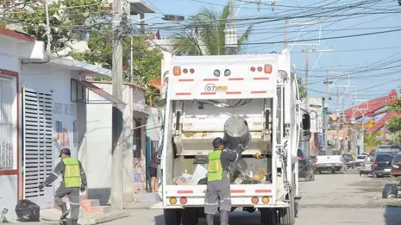 También se acusa a la empresa SOS de vertir desechos en un predio del ayuntamiento en la colonia El Potrero También se acusa a la empresa SOS de vertir desechos en un predio del ayuntamiento en la colonia El Potrero