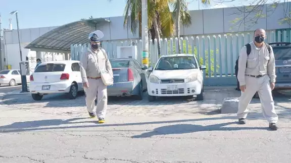 Obreros piden que se refuercen las medidas sanitarias en los complejos más afectados por la pandemia como Akal-C, Nohoch, Pool-Alfa y Ek-Alfa Obreros piden que se refuercen las medidas sanitarias en los complejos más afectados por la pandemia como Akal-C, Nohoch, Pool-Alfa y Ek-Alfa