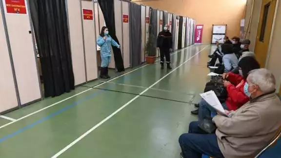 Al menos 10 millones de personas en Francia ya recibieron la primera dosis de la vacuna el COVID-19 Al menos 10 millones de personas en Francia ya recibieron la primera dosis de la vacuna el COVID-19