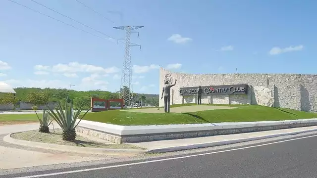 La familia de Carlos Mouriño de Atanes logró apropiarse de mil 800 lotes