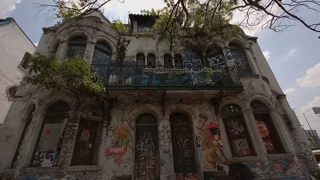 Son cinco casonas, llenas de historias terroríficas, las que se visitan en el recorrido