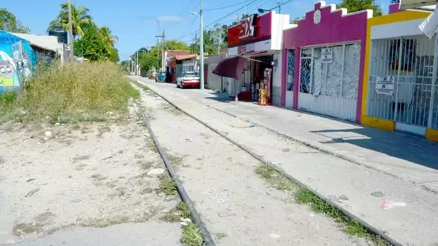 Pese a la oferta de nuevas viviendas para liberar el paso del ferrocarril, habitantes de La Ermita y Santa Lucía rechazan abandonar sus hogares.