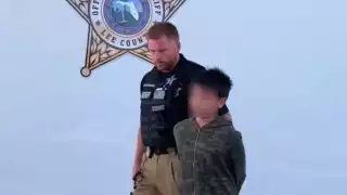 El menor fue detenido y esposado por la policía de Florida. Foto:  Lee County Sheriff's Department