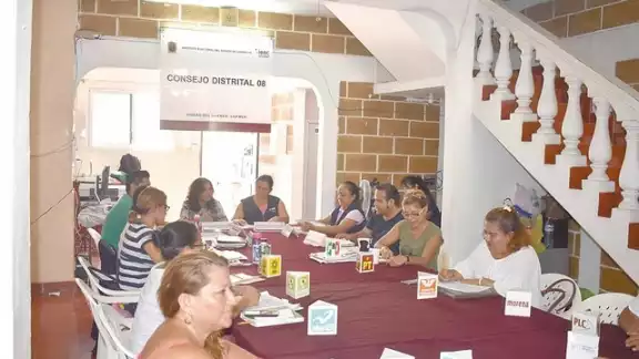 La inclusión de afiliados priistas pone en duda el principio de imparcialidad en la contienda electoral La inclusión de afiliados priistas pone en duda el principio de imparcialidad en la contienda electoral