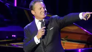 Luis Miguel durante una presentación en México
