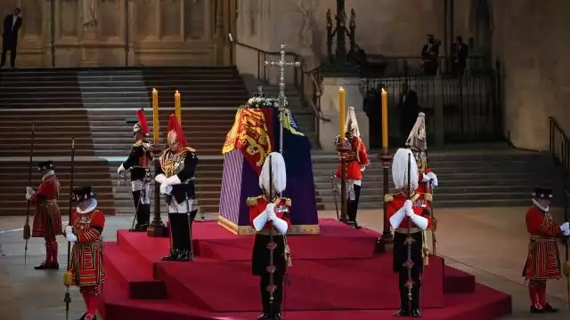 Más de 2 mil personas asisten al funeral de la reina Isabel II, quien falleció el pasado 8 de septiembre a los 96 años de edad
