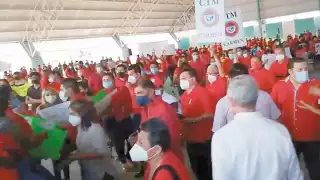 Al lugar llegaron más de 4 mil personas, y una mujer terminó desmayada