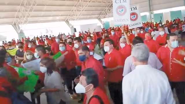 Al lugar llegaron más de 4 mil personas, y una mujer terminó desmayada