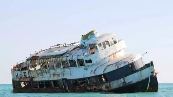 El barco permanece encallado al norte de Cozumel El barco permanece encallado al norte de Cozumel