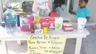 Ante las inundaciones que afectan a Tabasco, se organizaron
para recabar artículos no perecederos y ropa.