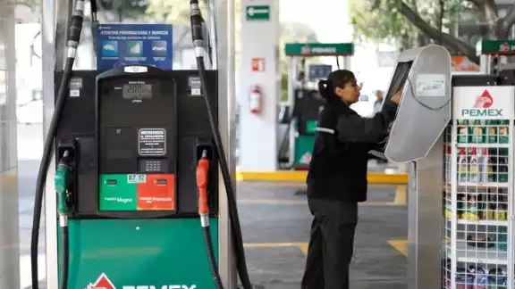 El titular de la Profeco detalló que hasta el corte del 20 de enero, la mezcla mexicana alcanzó los 81.20 dólares por barril, producto de una presión que existe en el ramo a nivel internacional. El titular de la Profeco detalló que hasta el corte del 20 de enero, la mezcla mexicana alcanzó los 81.20 dólares por barril, producto de una presión que existe en el ramo a nivel internacional.