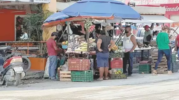 Con la contingencia sanitaria, aumentaron los venteros ambulantes en Candelaria.
