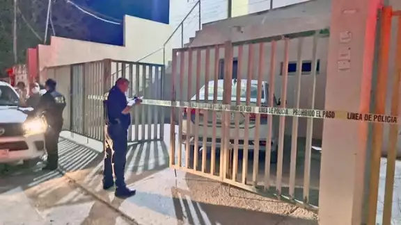 El presunto delincuente sufrió heridas en las manos cuando intentó escapar, luego de ser sorprendido