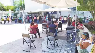 El gobierno municipal debe de implementar estrategias para evitar la aglomeración de personas en el exterior del ayuntamiento