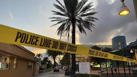 La alcaldesa de Jacksonville lamentó los hechos y apuntó que los tiroteos masivos son inaceptables.
