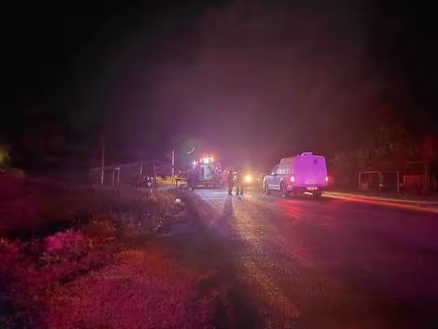 El conductor perdió el control del vehículo causando el derrape en la vía