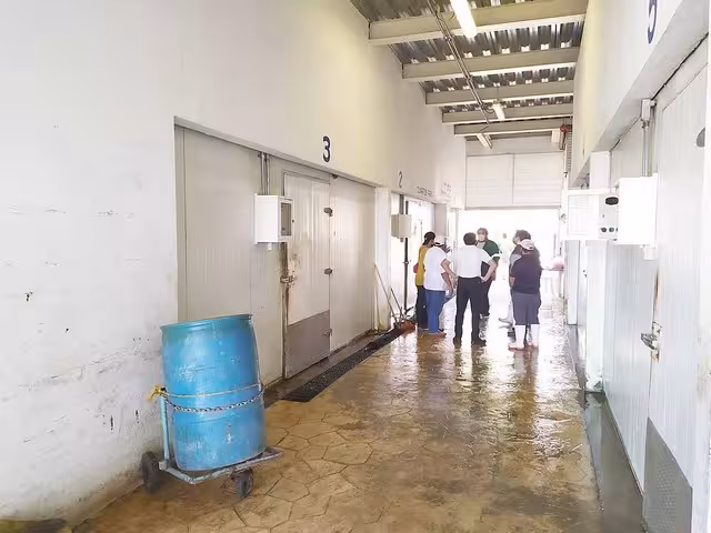 Entre los desperfectos se encuentran fallas eléctricas, baños públicos cerrados y bombas de agua sin funcionar